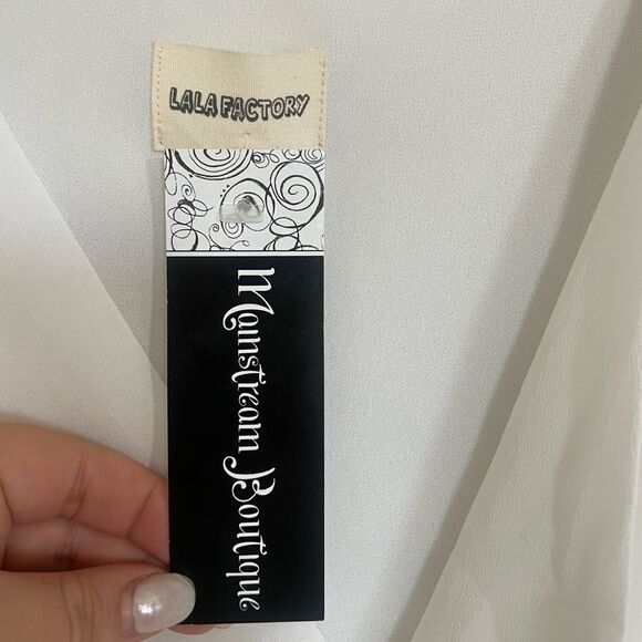 White oversized flowy top - Picture 7 of 7